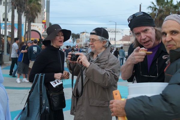 Alfred Wertheimer with Carlotta Hester and Chris Murray on Venice Beach