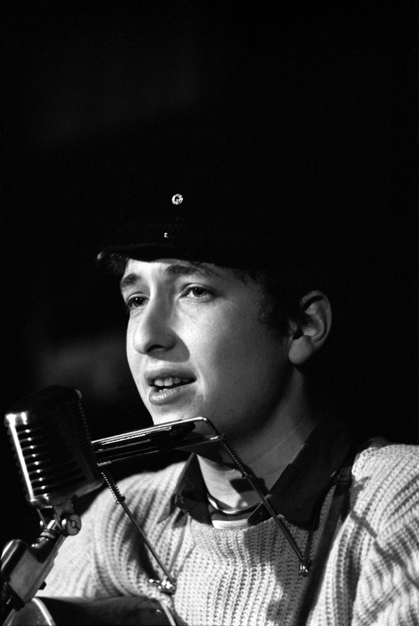 Bob Dylan performs at Gerde's Folk City, 1961. © Ted Russell.