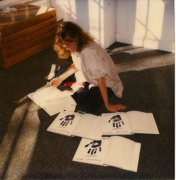 Annie Leibovitz Signing Autographs at Govinda Gallery Annie Leibovitz Signing Autographs at Govinda Gallery